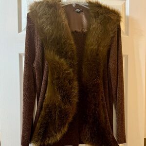 Luxurious cardigan with faux fur collar.